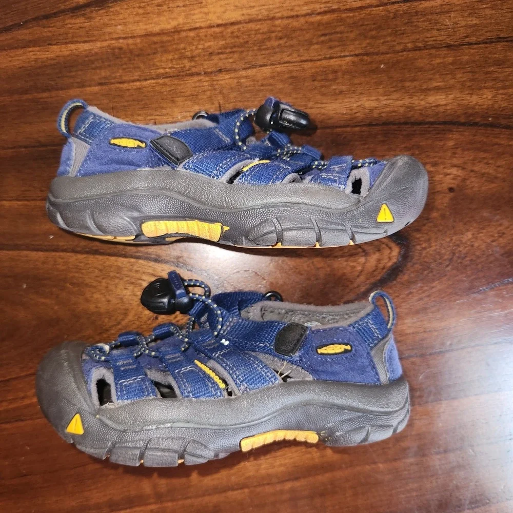 KEEN Newport H2 Shoes Size 9 Little Kids Washable Hiking Water Sandals Navy Blue